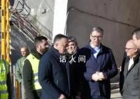 武契奇连说15个中文“你好” 同建筑工作人员一一握手致意