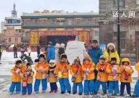 超8千万人直播间看砂糖橘游学 在雪地中玩雪看烟花