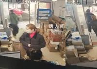 女子网购仅退款后取走千元快递 已报警处理