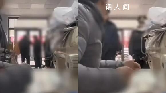 城管执法不让商户摆放广告牌被骂 事件正在调查处理