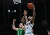 CBA外援牙被打掉 只能吃流食