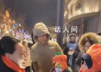丹东文旅局长赴哈尔滨送草莓 邀请游客们去丹东做客