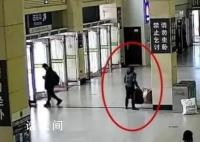 男子千里投案自首 赃物半路被盗