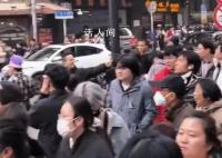 繁华让周末的黄河路大堵车 感受那份独特的上海风情