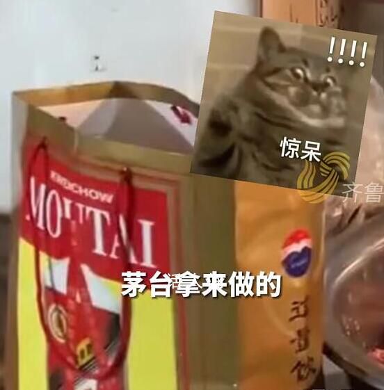 男子带12瓶茅台让摊主灌107斤香肠 每年都来去年做了50斤