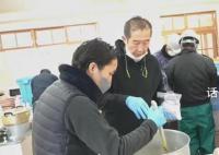 日本震区灾民怒斥救援物资是垃圾 饮料全是过期货