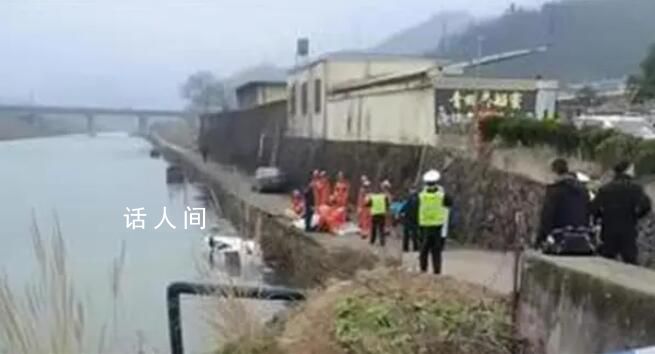 1家4口驾车坠河 幸存孩子脑死亡