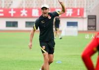 记者:扬科维奇首发效果差特别奇怪