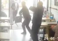 执法人员店内打砸扇耳光 已道歉