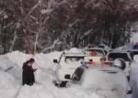新疆1558名因雪崩滞留旅客离开景区 喀纳斯景区目前仍实行全线双向交通管制