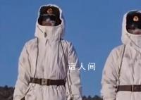 游客以为纹丝不动的哨兵是仿真人 直到一位老兵向哨兵敬礼