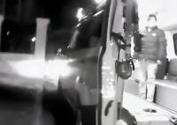 一女子与父对饮后醉卧楼道 民警赶到现场后联系120和其家人