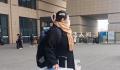女孩带20斤海鲜返乡陪爸妈过年 在外务工者陆续踏上返乡之旅