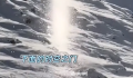 男子新疆滑雪偶遇“时空之门” 十分绝美梦幻