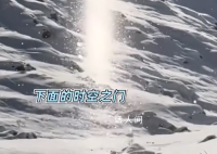 男子新疆滑雪偶遇“时空之门” 十分绝美梦幻