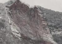 云南山体滑坡救援:大雪封山难度大