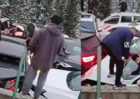高速多车相撞:有人打碎挡风玻璃爬出