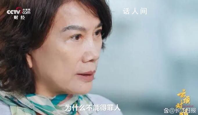 董明珠称身上毛衣不到200块 不买贵的买最舒适的