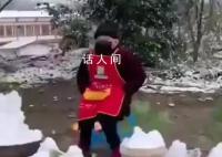 成都人开始卖雪 雪人20元一个