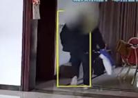 榜一大哥为刷礼物行窃摔断腿 为女主播狂刷4万余元礼物