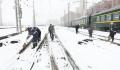 交通枢纽河南降雪量将异常之大 郑州路边已提前安排上除雪剂