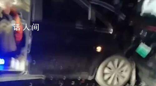 河南高速多车相撞 目击者:五六十辆