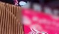 女子广场表演无防护不慎从高空坠落 网友纷纷表示太危险了