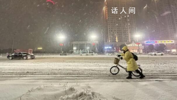 河南暴雪有人在高速堵车超10公里 超八成高速公路实行临时交通管制
