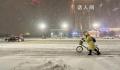 河南暴雪有人在高速堵车超10公里 超八成高速公路实行临时交通管制
