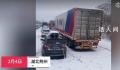 暴雪致高速瘫痪 车主被困十余小时