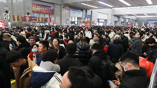 最火春运遭遇最强暴雪:冻雨像刨冰