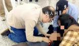 外国医生回应在武汉机场跪地救人 机场可用的仪器设备和积极的响应令人印象深刻