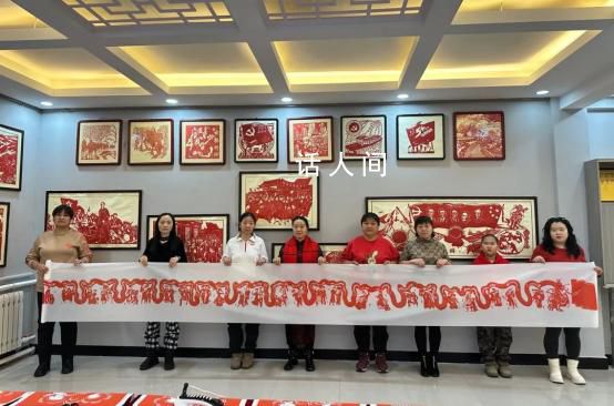 一张红纸剪出一条龙 巧手剪纸迎新春剪出龙年新气象