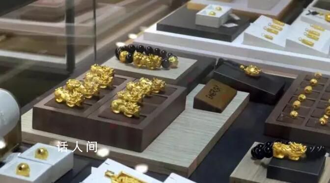 上海有金店1天卖出1000多根金条 有人一口气买了20多万元的金饰