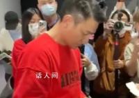 粉丝拿签名照让刘德华鉴定 刘德华高情商回答：感情是真的