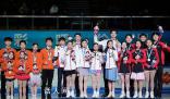 柳鑫宇开心领奖 北京花滑团体断层式夺冠
