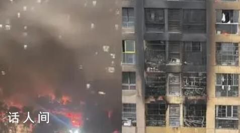 网友拍下南京着火高层住户喊救命 火灾事故共造成15人遇难