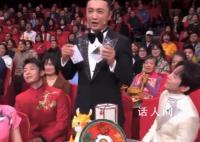 何炅撒贝宁元宵晚会坐一桌 真的是梦回《明星大侦探》