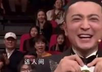 尼格买提的牌对上了 并接替刘谦变魔术