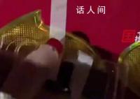 女子下班回家发现家门口被贴U盘 当时就觉得挺吓人的