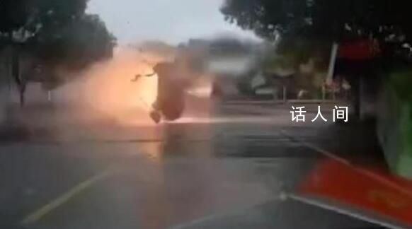 小鹏P7雨天超速失控翻飞散架后起火 车主疑似已遇难