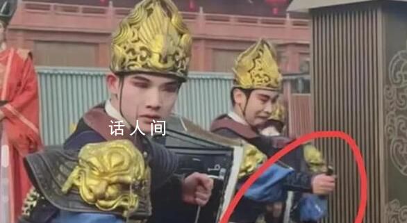 媒体评丢刀侍卫无实物表演出圈 小瑕疵亦有大魅力