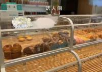 面包店的浪费现象有多严重 稍微不好看就扔了