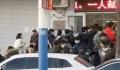 市民排队为德州受伤学生献血 小学门口发生重大交通事故
