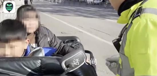 姐弟骑电动三轮 交警:师傅几岁了