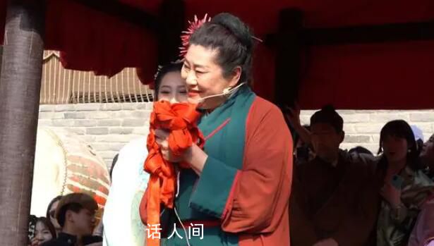 万岁山王婆的扮演者叫什么 开封网红王婆简历