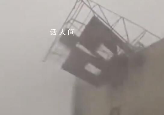 江西狂风尖啸窗户被吹炸 惊雷落下市民惊呼