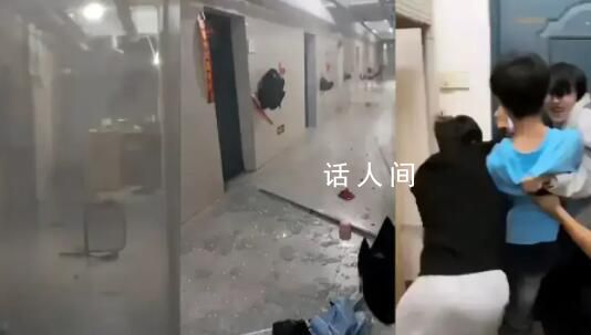 南昌遇雷暴天气 学生用身体堵门